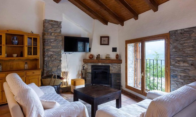 Soriguera Apartment | Pet-Friendly Casa Conxita de Pepa - Rated 9.5/10!