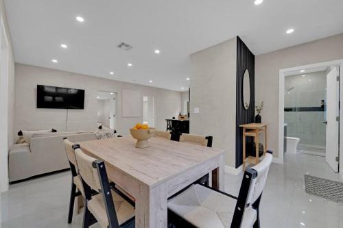 Hollywood Villa | Casa Copal: Beachfront Retreat with Ocean Views & Pet Friendly