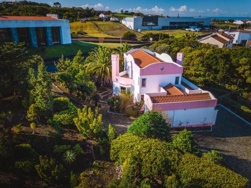 Madalena House | Welcoming Casa Cor de Rosa: 9/10 Rated with Hot Tub