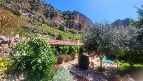 Aragosa House | Discover Casa Corazón de Piedra on the Scenic Río Dulce