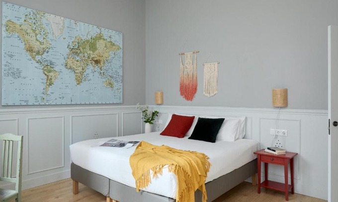 El Putget i Farro Apartment | Casa Cosi Patio 1: Family-Friendly Getaway with Top Ratings