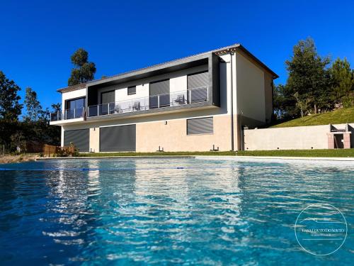 Souto House | Explore Casa Couto Do Souto: 4-Star Oceanfront Escape