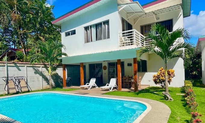 Puerto Viejo de Talamanca House | Discover Casa Curling: Pet-Friendly Paradise in Costa Rica