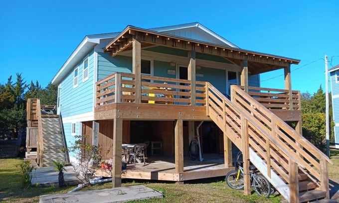 Avon House | Relaxing Casa Creekside: Hot Tub, Bikes & Spa Amenities