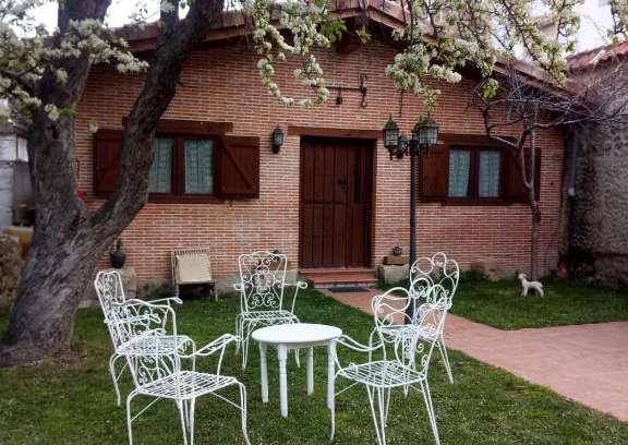Medina De Pomar House | Enjoy Pet-Friendly Comfort at Algarabia Staying Cristeta