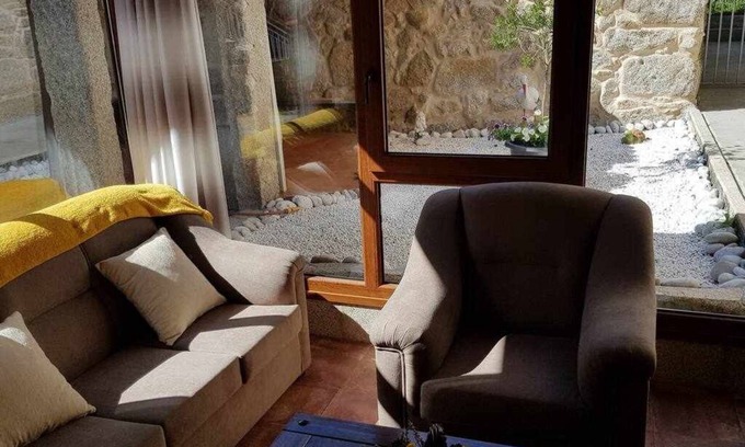 Pedrafigueira House | Casa Cuadrante: Beachfront Retreat with Spa & Kitchen