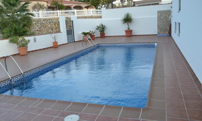 Almunecar House | Casa Curumbico: Family-Friendly Retreat with Pool & Accessibility
