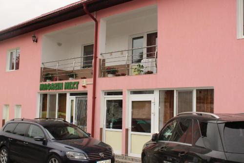 Resita House | Inviting Casa Dănuț: Pet-Friendly & Family-Approved Stay