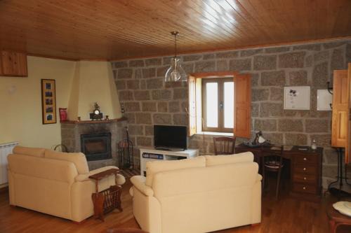 Seia House | Family-Friendly Retreat at Casa d'Avó Serra da Estrela