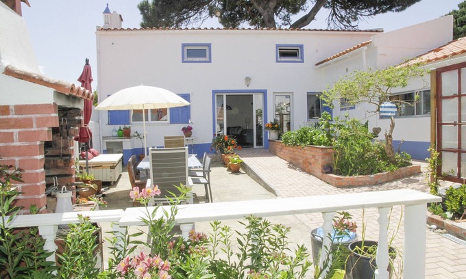 Nadadouro House | Highly Rated Annelies House with Oceanfront Amenities