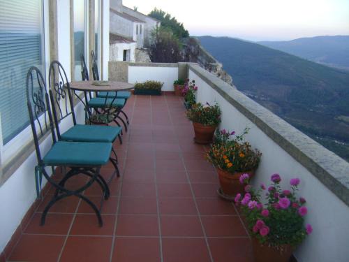 Marvao House | Highly Rated Casa da Arvore with Family-Friendly Amenities