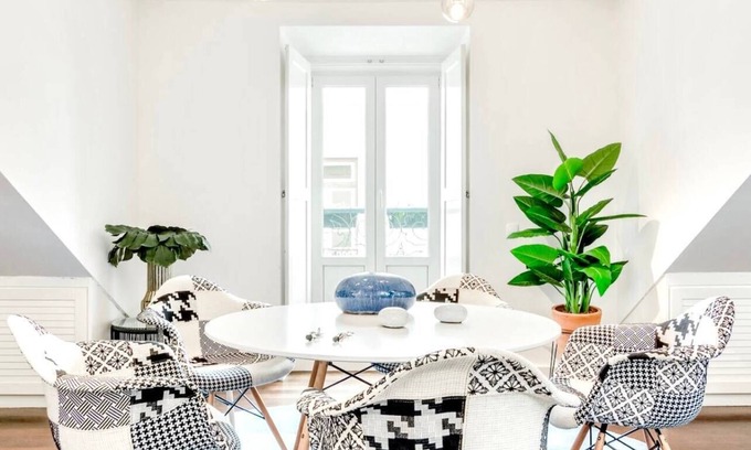 Encarnacao Apartment | Experience Vibrant Lisbon from Casa da Barroca's Designer Loft