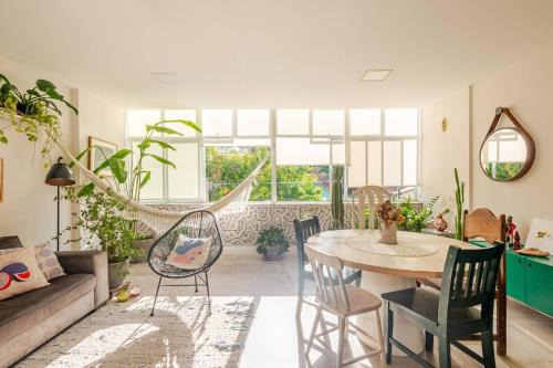 Rio Vermelho House | Family-Friendly Retreat at Casa da Cacá - Rated 9.4/10