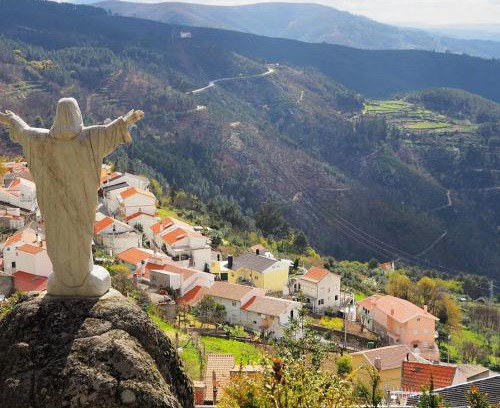 Lapa dos Dinheiros House | Family-Friendly Getaway at Casa da Calçada - Piso 1