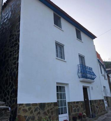 Moitas House | Pet-Friendly Retreat: Casa da Carvalha - Ádela Awaits You
