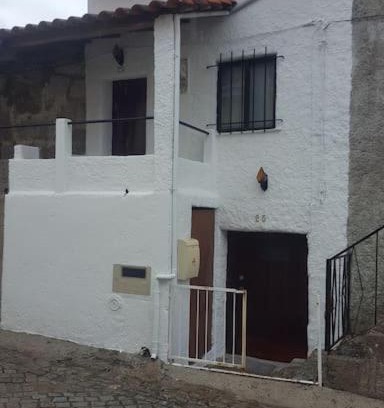 Tabua Apartment | Cozy Casa da Catraia: Recently Remodeled Family Retreat