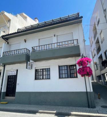 Vila Praia de Ancora House | Family-Friendly Retreat at Casa da Clô with Kitchen Amenities