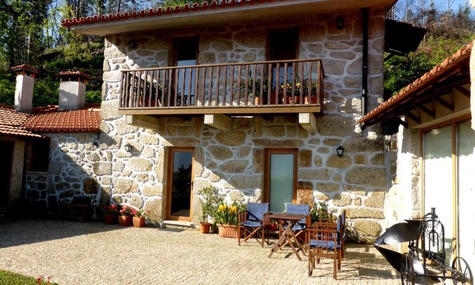 Vale de Cambra House | Beachfront Bliss at Casa da Eira Velha - Rated 9.4/10