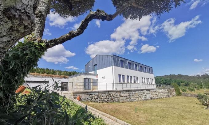 Sao Tiaguinho House | Pet-Friendly Casa da Escola: Guest Rated 9.6/10