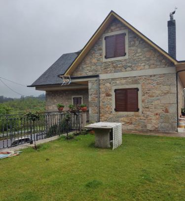 Caldas de Reis Ski Chalet | Family-Friendly Retreat at Casa da Escuela - Rated 9.5/10