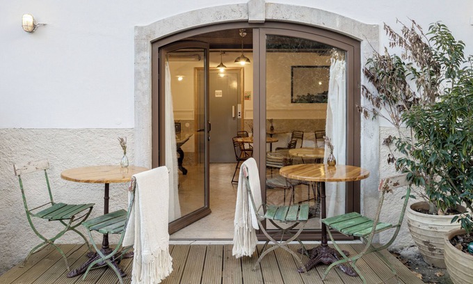 Santa Maria e Sao Miguel Bed & Breakfast | Discover Casa da Estefânea Boutique B&B with Spa & Dining