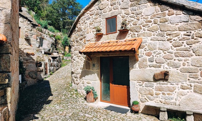 Melgaco Cottage | Relax at Casa da Figueira in Peneda Gerês National Park