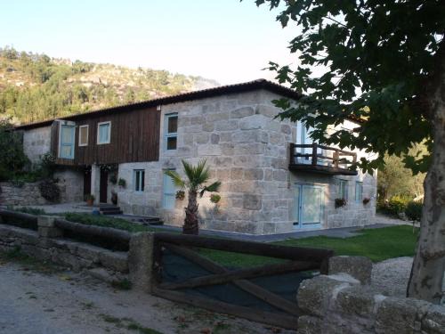 Povoa de Lanhoso House | Discover Casa da Figueira: Family-Friendly Getaway