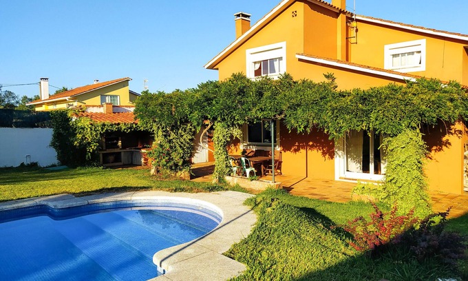 Tomino House | Casa da Glicia: Relax by Your Private Pool and Spa