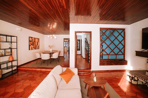 Peso da Regua House | Casa da Laranja: Oceanfront Bliss with 9.7/10 Guest Rating