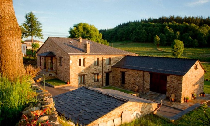 Fonsagrada Apartment | Child-Friendly Retreat at Casa da Lembranza - 9.7/10 Rated