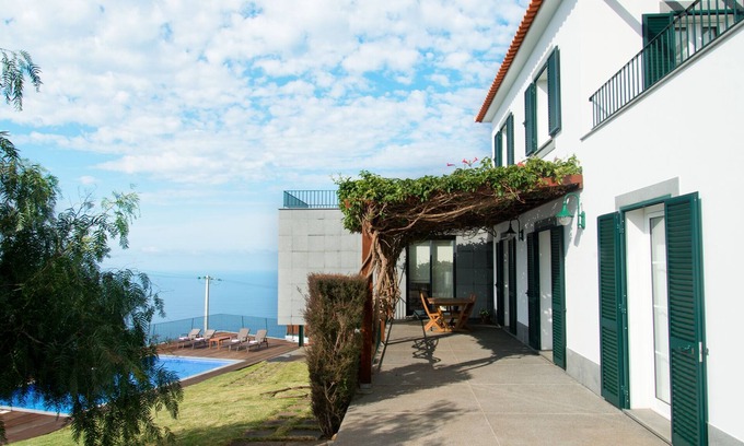 Paul do Mar House | Oceanview Retreat at Casa da Manta - Rated 10/10