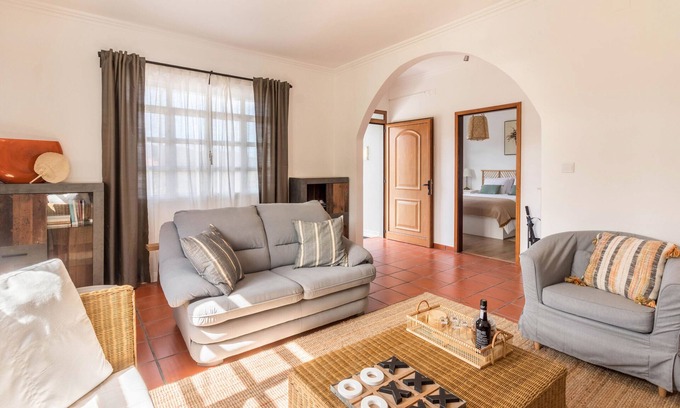 Santana Villa | Casa Da Olides: Mountain View Retreat with Balcony & Wi-Fi