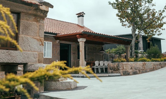 Poio House | Casa da Oliveira: Guest Rated 9.7, Pet-Friendly Oasis