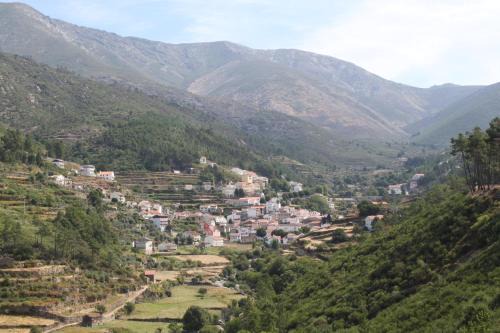 Alvoco da Serra House | Budget-Friendly Stay at Casa da Ponte - Rated 8.7/10