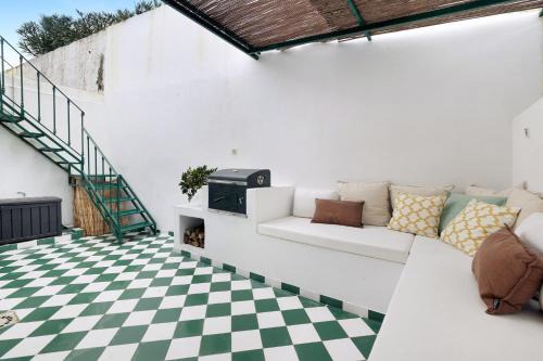 Alcochete House | Elegant Casa da Praia: Family-Friendly 4-Star Retreat