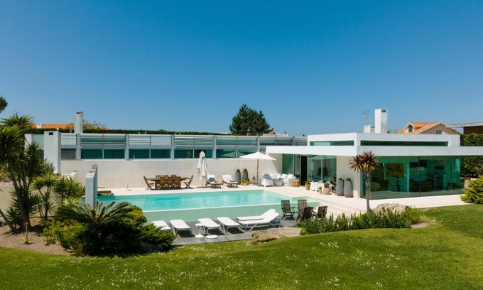 Torreira Villa | Escape to Casa da Ria: Oceanfront Bliss with Pool