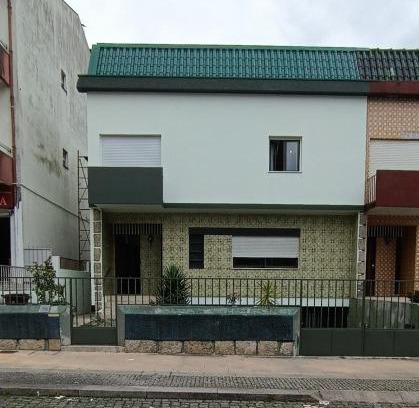 Barcelos House | Scenic Oceanfront Stay at Casa da Rosa with Family Amenities