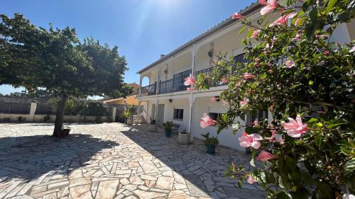 Alcobaca House | Family-Friendly Stay at Casa da Tília with Kitchen Amenities