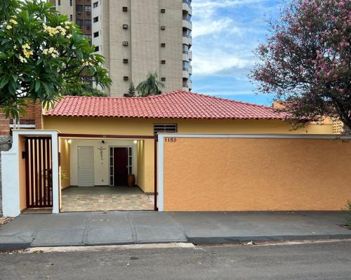 Araraquara House | Discover Casa da Vó Loy: Green Space & Family-Friendly Fun