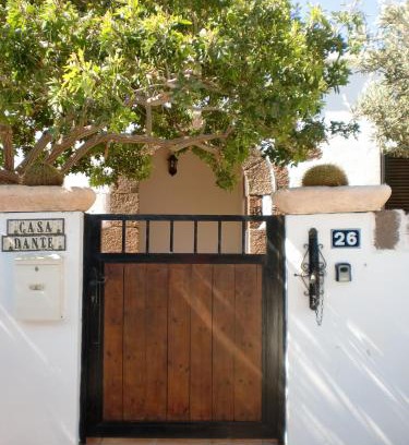 Tias House | Pet-Friendly Casa Dante: Oceanfront Escape with 9.9 Rating