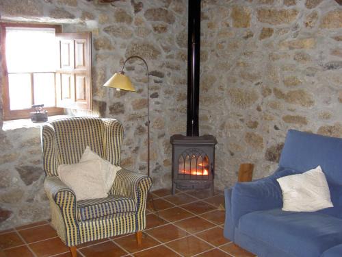 Santo Estevo de Ribas de Mino House | Casa Darío: Family-Friendly Stay with Kitchen Amenities