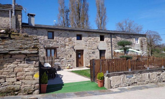 Sarria House | Family-Friendly Retreat at Casa Das Airas – Great Reviews!