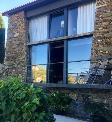 Armamar House | Casa das Ameias: Oceanfront Retreat with Pool & 9.6 Rating