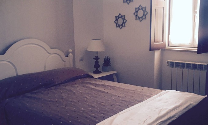 Batalha Cottage | Inviting Casa das Buganvilias I with Pool and Breakfast