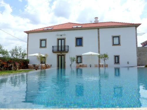 Vermiosa House | Discover Casa das Castas Wine Guesthouse: A 4-Star Retreat