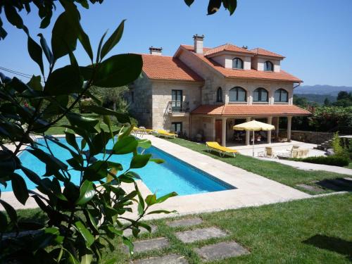 Ponteareas House | Family-Friendly Escape at Casa das Pías with Pool Access