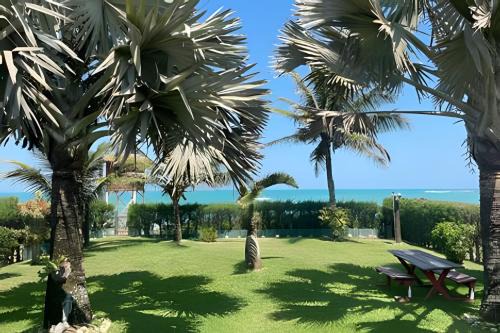 Rio das Ostras Apartment | Casa Jardim das Palmeiras: Beachfront Bliss Awaits