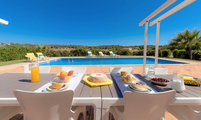 Silves Villa | Discover Casa das Pedrinhas: Pet-Friendly Retreat with Pool