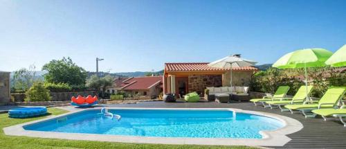 Melgaco Villa | Exquisite Casa das Pesqueiras: Family-Friendly Haven