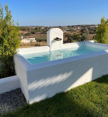 Sao Pedro do Corval House | Top-Rated Casa das Chaminés: Ideal for Family Getaways